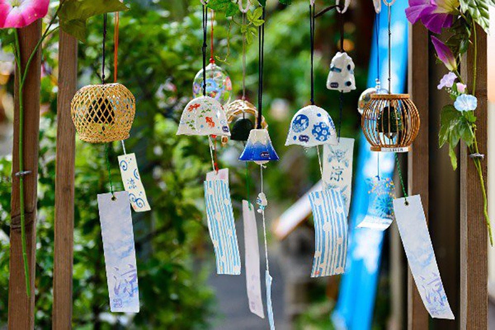 Vì vậy, tặng chuông ngụ ý không may mắn, đồng thời trong mắt một số người, chuông cũng có nghĩa là sự kết thúc của một mối quan hệ.