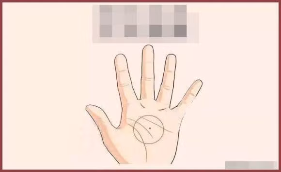 7. Nốt ruồi trên lòng bàn tay. Nốt ruồi ở lòng bàn tay cho thấy bạn là người thông minh không thiếu tiền bạc, về già sẽ rất thành công, nốt ruồi ở mu bàn tay có nghĩa là bạn là người giỏi quản lý tiền bạc, bạn có thể kiểm soát quyền lực tài chính của gia đình sau khi kết hôn. Bạn là người có tính sở hữu.