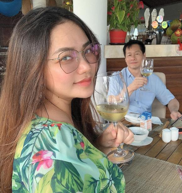 i cũng tò mò vóc dáng hiện tại của bà mẹ 1 con sau khi giảm đến 15kg ra sao và câu trả lời vừa được cô đăng tải trên trang cá nhân.