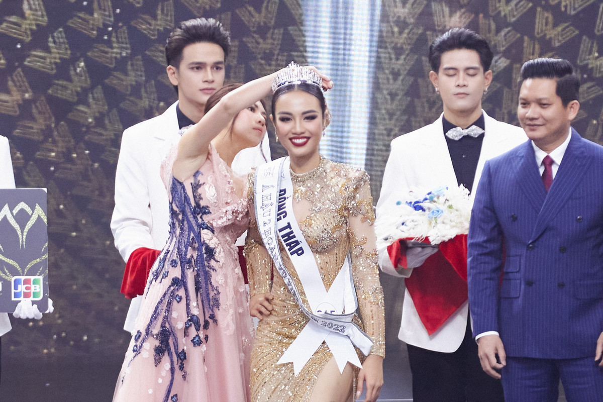 A hau Thao Nhi Le, Thuy Tien: Nguoi la rich kid, nguoi tung nang 90 kg-Hinh-9