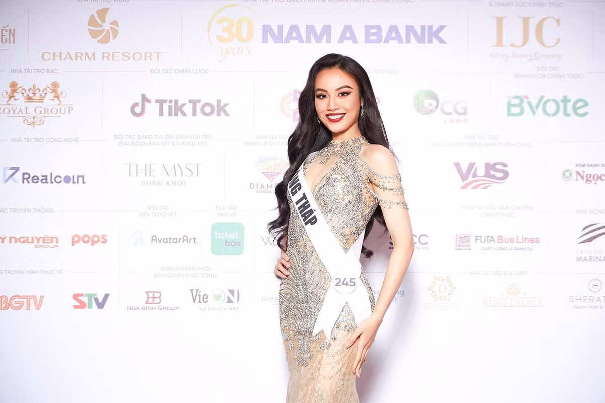 A hau Thao Nhi Le, Thuy Tien: Nguoi la rich kid, nguoi tung nang 90 kg-Hinh-16