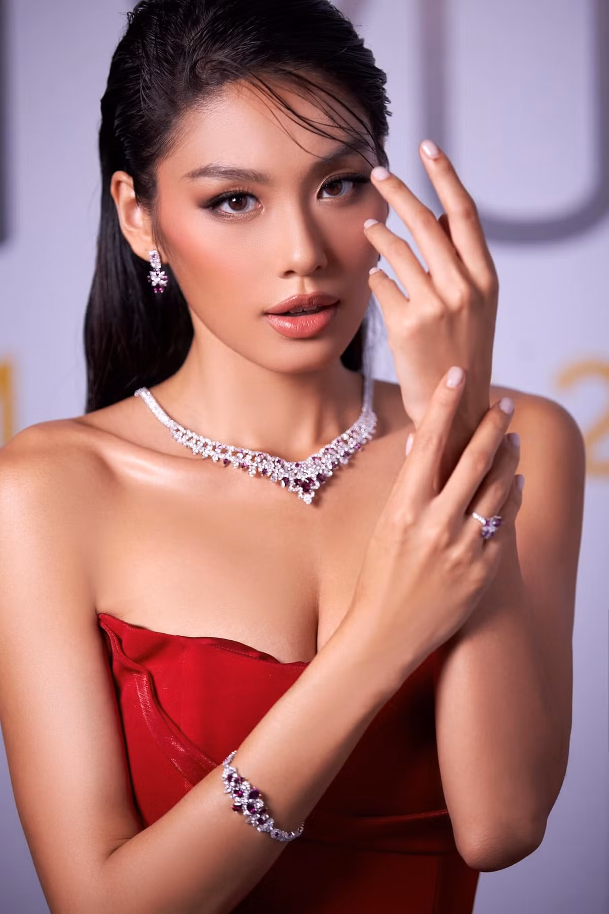 A hau Thao Nhi Le, Thuy Tien: Nguoi la rich kid, nguoi tung nang 90 kg-Hinh-4