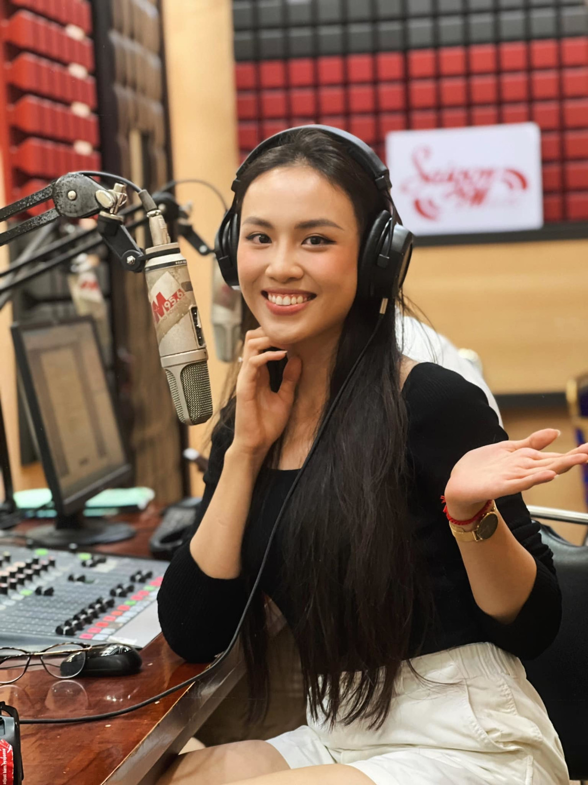 A hau Thao Nhi Le, Thuy Tien: Nguoi la rich kid, nguoi tung nang 90 kg-Hinh-13