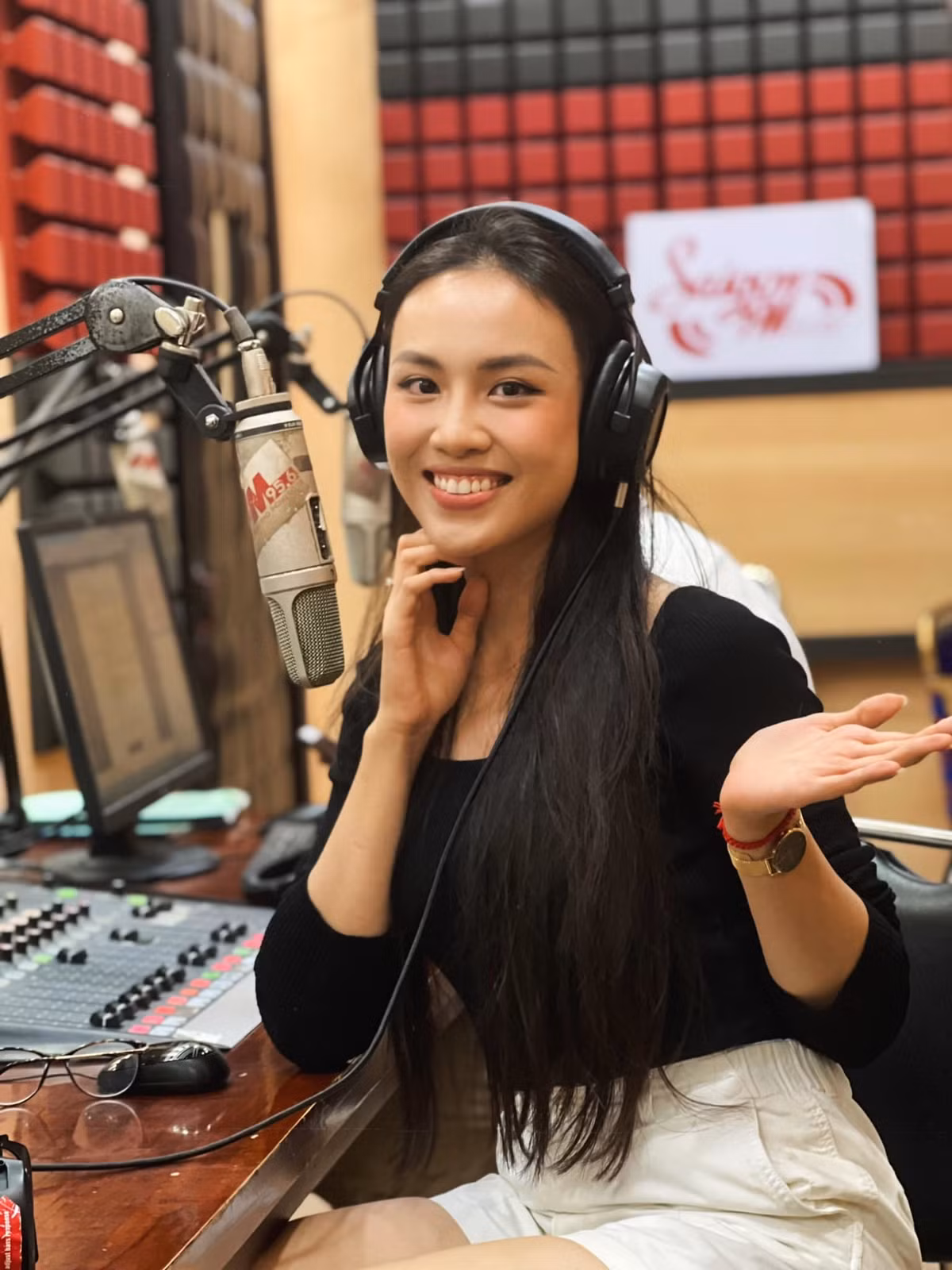 A hau Thao Nhi Le, Thuy Tien: Nguoi la rich kid, nguoi tung nang 90 kg-Hinh-13