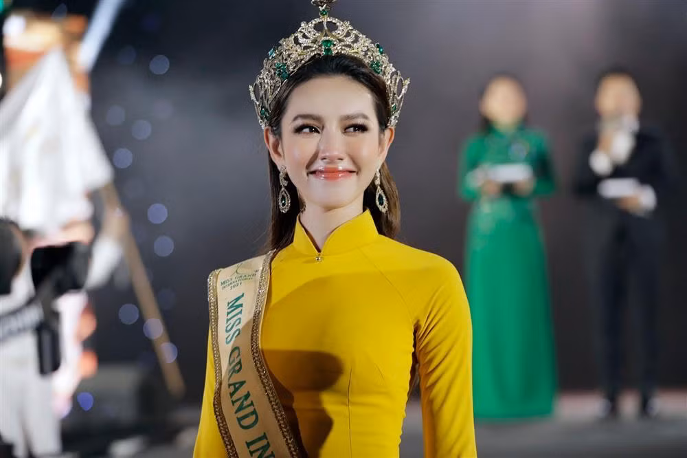 Thuy Tien len tieng viec khong duoc chao don, bi moi xuong tham do-Hinh-2