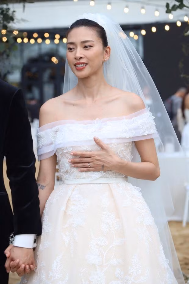 Diem tru nho trong nhung bo vay cuoi chinh thuc cua Ngo Thanh Van-Hinh-7