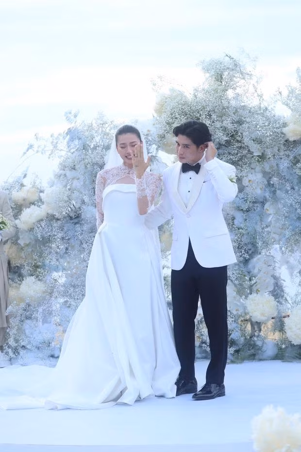 Diem tru nho trong nhung bo vay cuoi chinh thuc cua Ngo Thanh Van-Hinh-4