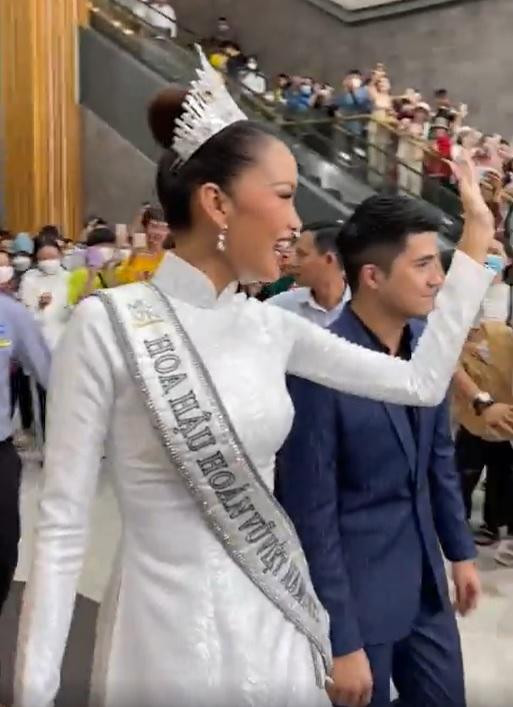 Ngoc Chau ve Tay Ninh, netizen hu hon ban sao xuat hien-Hinh-5