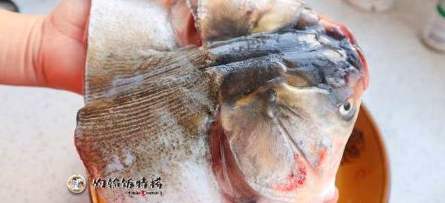 Bo phan rat re nhung dai bo cua ca lam theo cach nay ngon-Hinh-2