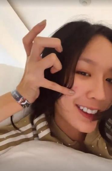 Mới đây, mỹ nhân Cần Thơ tranh thủ cập nhật tình hình hiện tại khiến fan phì cười vì màn "lấy lòng các đối thủ" của Bảo Ngọc. Dù đang bận thi Miss Intercontinental nhưng Bảo Ngọc vẫn kêu gọi vote cho đại diện Việt Nam tại Miss Grand International. Bảo Ngọc cũng chia sẻ rằng cô bị nổi mụn nhưng sự lạc quan của mỹ nhân sinh năm 2001 khiến fan bớt lo đi nhiều.