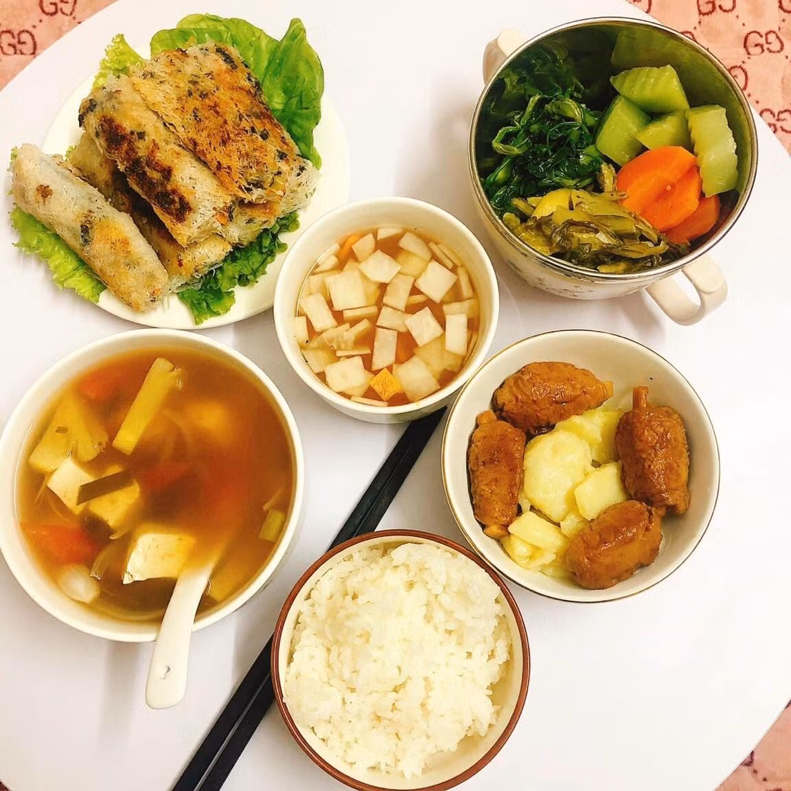 Co gai truyen cam hung tu nhung bua an chay day mau sac-Hinh-3