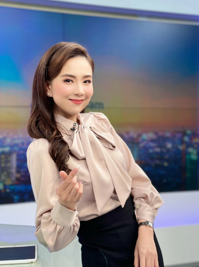 Style công sở 2 BTV VTV: Mai Ngọc thanh lịch, Ngọc Trinh sang chảnh Style cong so 2 BTV VTV: Mai Ngoc thanh lich, Ngoc Trinh sang chanh
