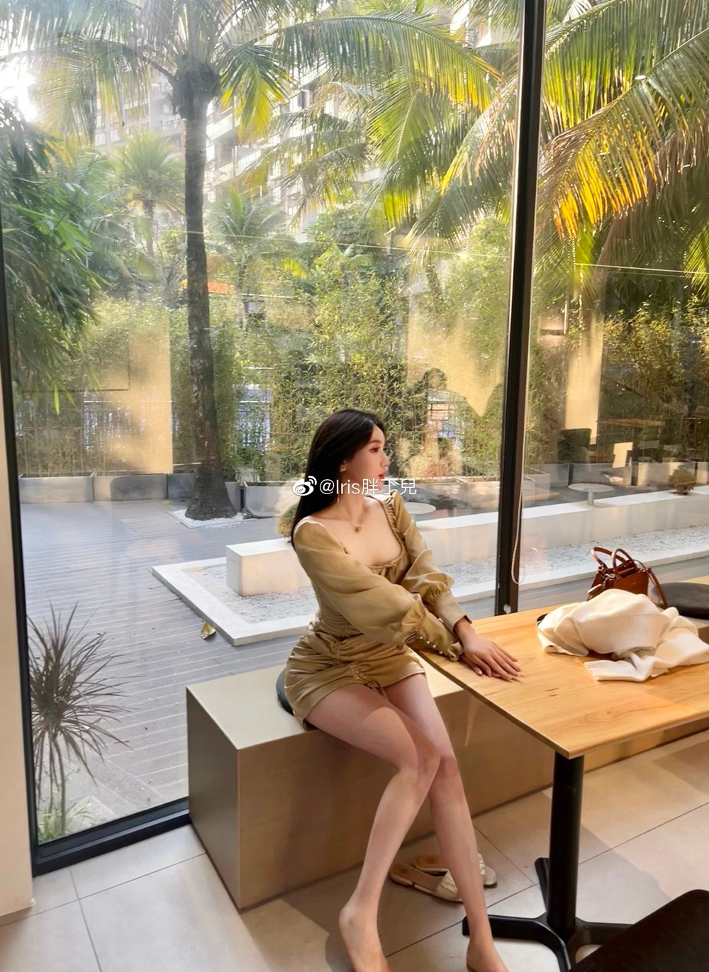 Nu sinh Quang Dong kheo mac chiec vay bodycon-Hinh-7