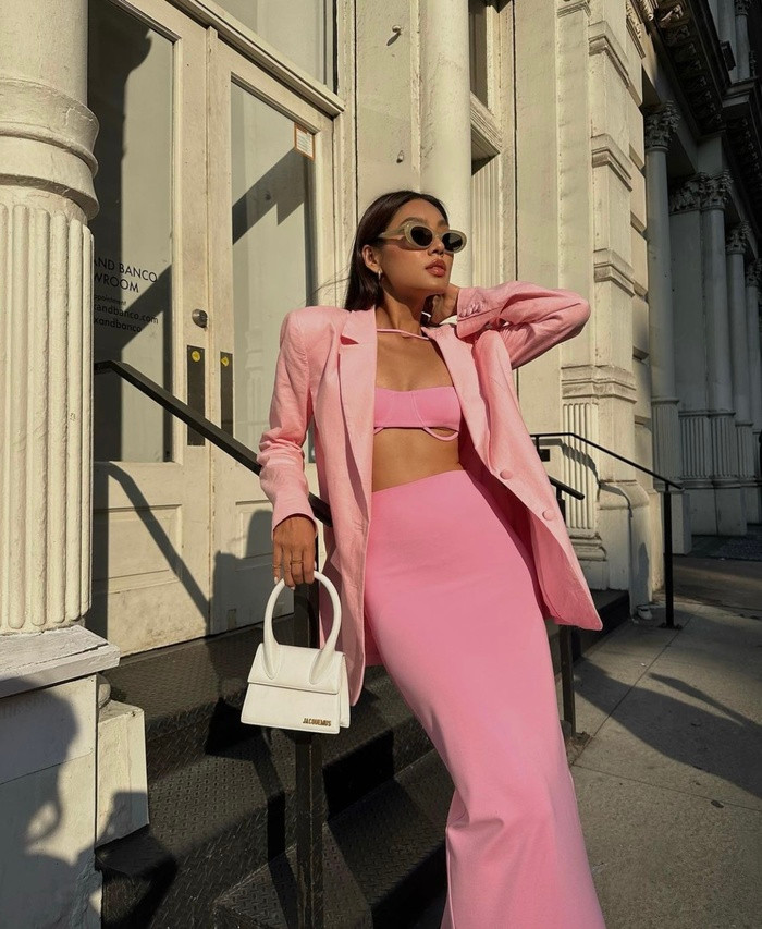 Chiếc kính râm thời trang giúp thần thái của Thảo Nhi Lê sang chảnh lên bội phần.