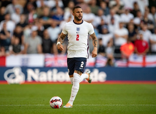 Kyle Walker (32 tuổi - 18 triệu euro): Walker sở hữu tốc độ, thể lực, khả năng tranh chấp và hỗ trợ tấn công tốt. Anh là một trong những vị trí quan trọng của Man City dưới thời HLV Pep Guardiola.