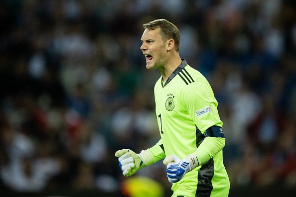 Manuel Neuer (36 tuổi - 15 triệu euro): Neuer đã cao tuổi nhưng vẫn chưa để mất suất bắt chính ở cả cấp CLB lẫn đội tuyển quốc gia. Thủ môn người Đức vẫn sẽ được HLV Hansi Flick tin tưởng giao trọng trách trấn giữ khung gỗ tại World Cup diễn ra vào cuối năm nay.