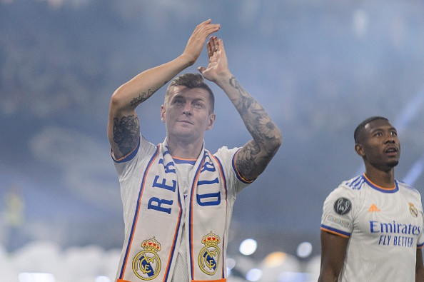 Toni Kroos (32 tuổi - 20 triệu euro): Kroos đang bước vào năm cuối hợp đồng ở Real. Theo Marca, tiền vệ người Đức chờ đến khi mùa giải 2022/23 khép lại mới đưa ra quyết định gia hạn hay rời Bernabeu.