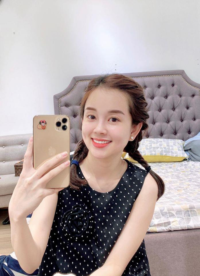 tuổi 32, ngoài công việc kinh doanh gặt hái được nhiều thành công, nhan sắc của Ly Kute cũng ngày càng thăng hạng.