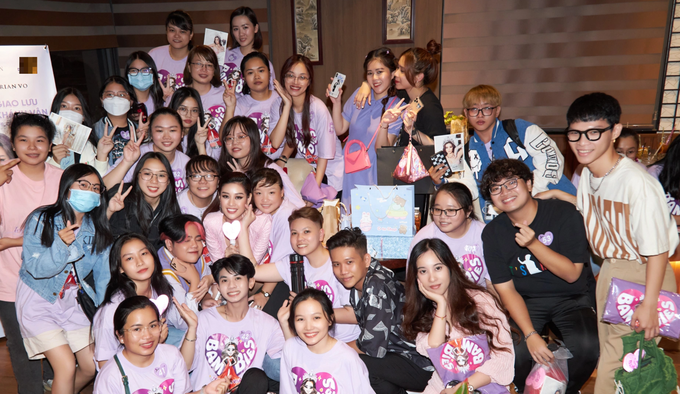 Hoa hau Khanh Van trai long ve nhiem ky song gio-Hinh-2