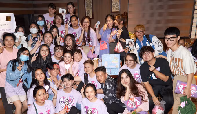 Hoa hau Khanh Van trai long ve nhiem ky song gio-Hinh-2