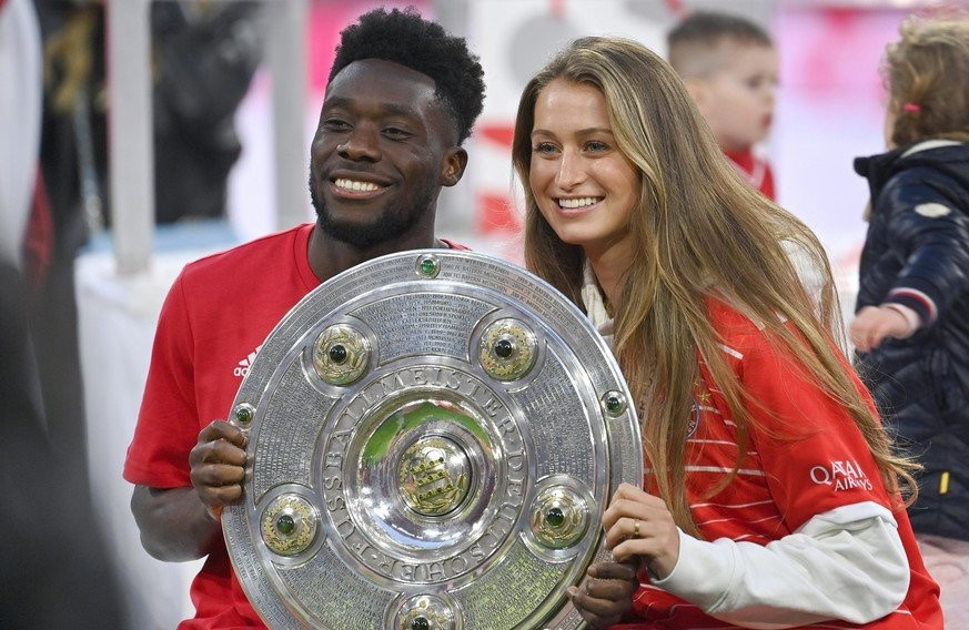 Nữ tiền đạo 21 tuổi từng có mối tình kéo dài gần 5 năm với cầu thủ Bayern Munich Alphonso Davies. Cả hai quen nhau khi cùng khoác áo CLB Vancouver Whitecaps trước khi chuyển đến châu Âu thi đấu.
