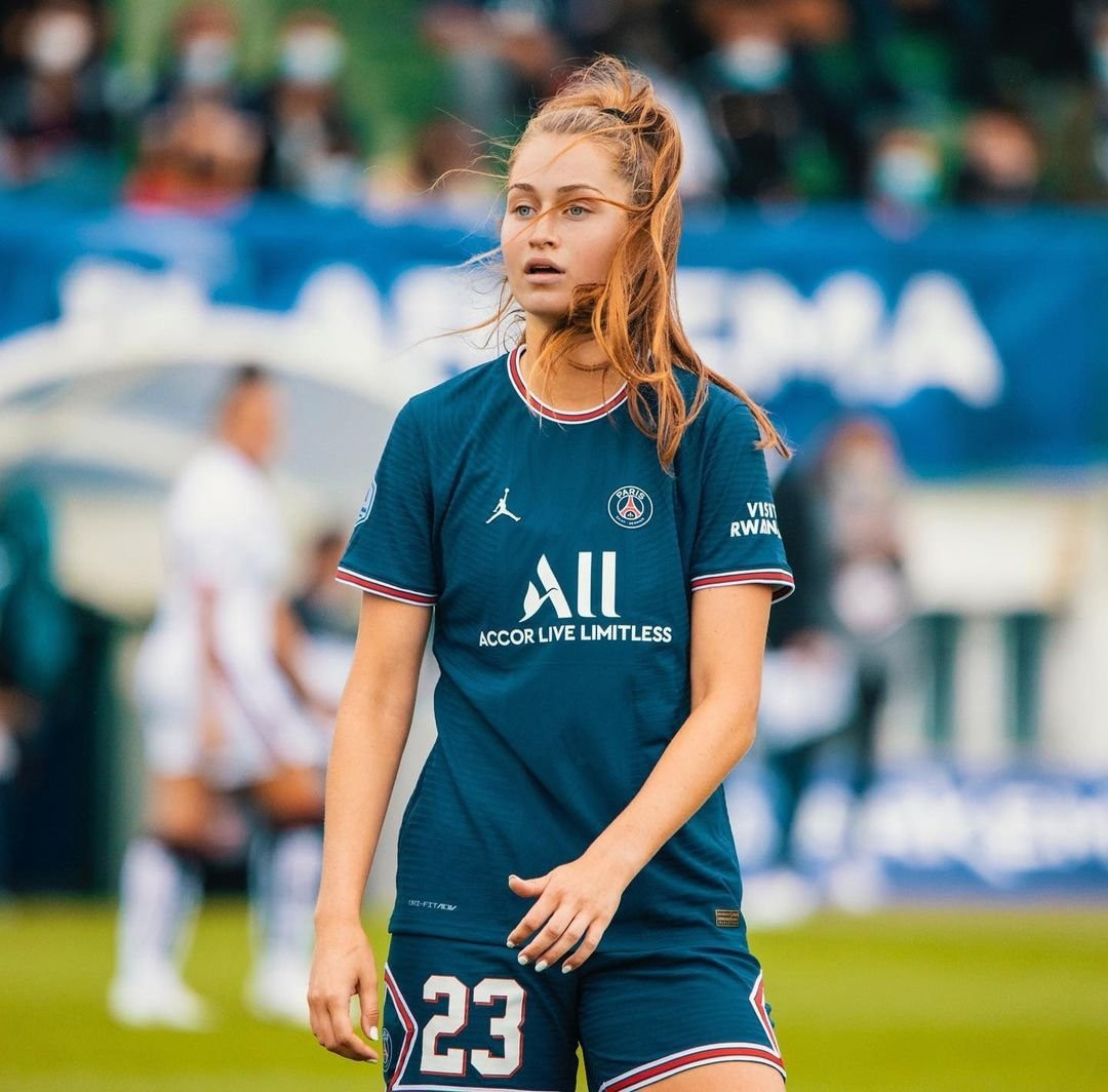 Trong 3 năm gắn bó với PSG ở vị trí tiền đạo cắm, Huitema đã ra sân trong 62 trận, bao gồm 17 trận Champions League, ghi 18 bàn.