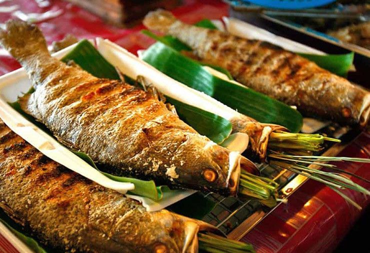 Ở chợ Mường Lò, cá sỉnh được bán với giá 150.000 đồng/kg