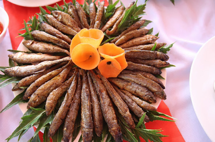 Ngoài món cá sỉnh nướng, người Thái còn dùng Cá để làm các món Pa mẳm (cá mắm), Pa Khính xổm (cá chua), Pa Khính giảng (cá sấy gác bếp)… để ăn dần trong năm.