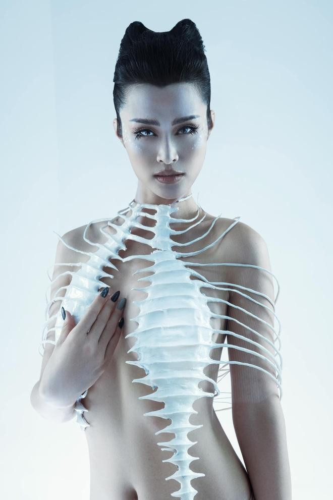 Loạt trang phục diễn không thể ngắn hơn của Đông Nhi - Hình 12 Loat trang phuc dien khong the ngan hon cua Dong Nhi-Hinh-12