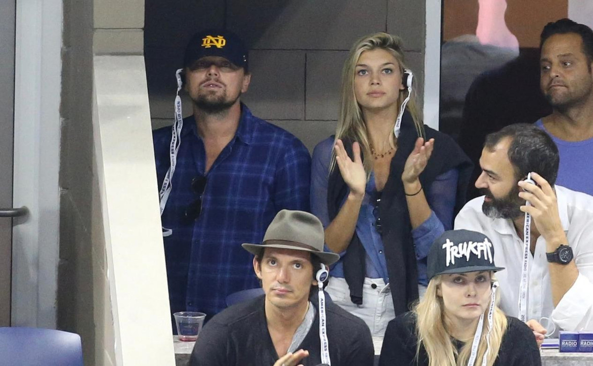 Sau đó, tài tử Titanic hẹn hò với người mẫu Sports Illustrated Kelly Rohrbach. Tuy nhiên, chỉ sau vài tháng bên nhau, cặp sao đã chấm dứt mối quan hệ.