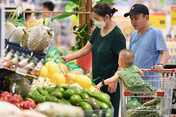 Thị trường Tết Quý Mão: 'Ông lớn' bán thêm xôi gấc, gà luộcKhông chỉ áp dụng các chương trình khuyến mãi lớn, dịp Tết Quý Mão 2023, "ông lớn" trong ngành bán lẻ còn bán thêm cả xôi gấc, gà luộc, canh khổ qua,... nhằm phục vụ nhu cầu mua sắm của người dân.