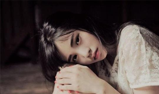 Dung dien thoai cua chong chuc sinh nhat me nhung gui nham, toi soc