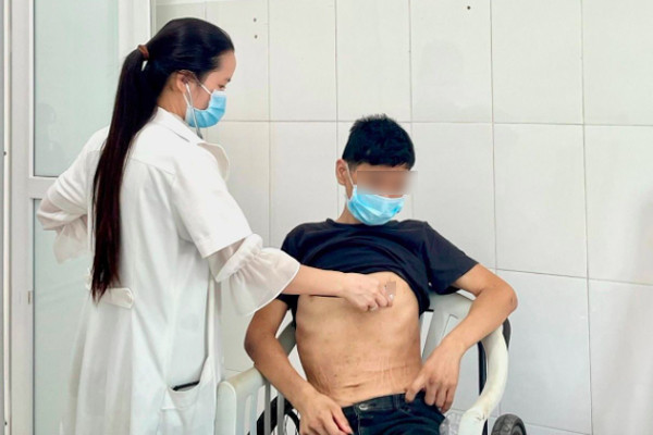 Chang trai suy kiet sau khi uong thuoc nam tri tieu duong