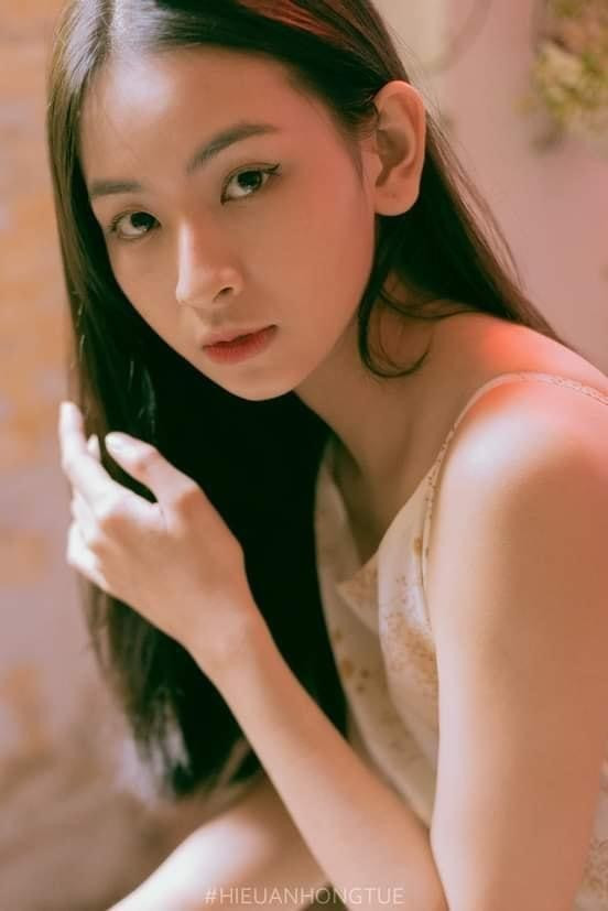 Như câu nói Phương Khanh yêu thích: “Dù có trăm con đường đi nữa, nếu bạn không muốn di chuyển thì cũng không thể tới đích”. Dù có lựa chọn cách sống như thế nào, với những nỗi lo đi kèm thì ba mẹ vẫn luôn là người đứng phía sau ủng hộ Phương Khanh mọi điều. Với cô, tất cả khó khăn chỉ là thử thách trên đoạn đường dài phía trước mà ai cũng cần trải qua để trưởng thành.