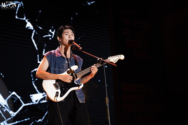 "Lên trăng" cùng sự kiện chào tân sinh viên trường Báo ảnh 7