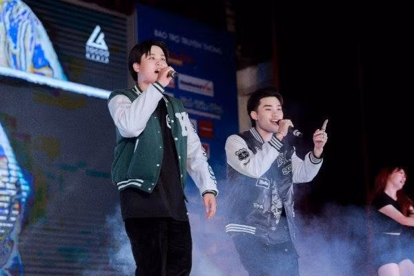 "Lên trăng" cùng sự kiện chào tân sinh viên trường Báo ảnh 3