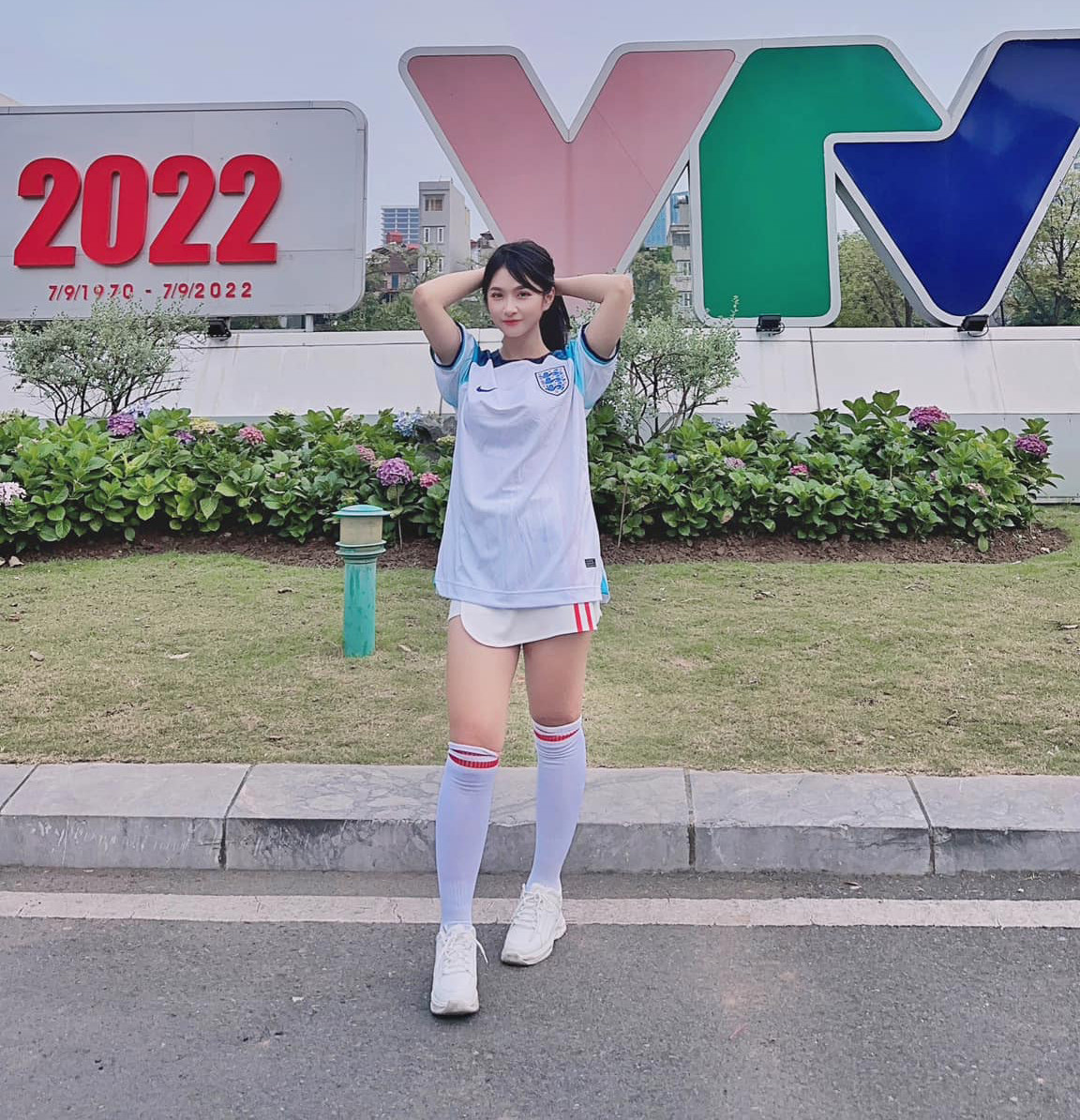 Ronaldo chia tay MU, gai xinh World Cup noi 1 cau gay chu y-Hinh-3