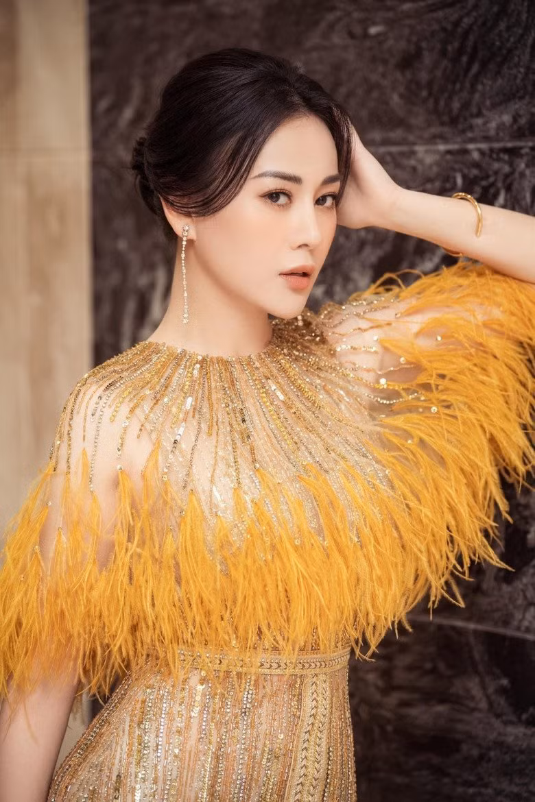Phuong Oanh dung hang voi toan hoa hau ma chang lep ve-Hinh-10