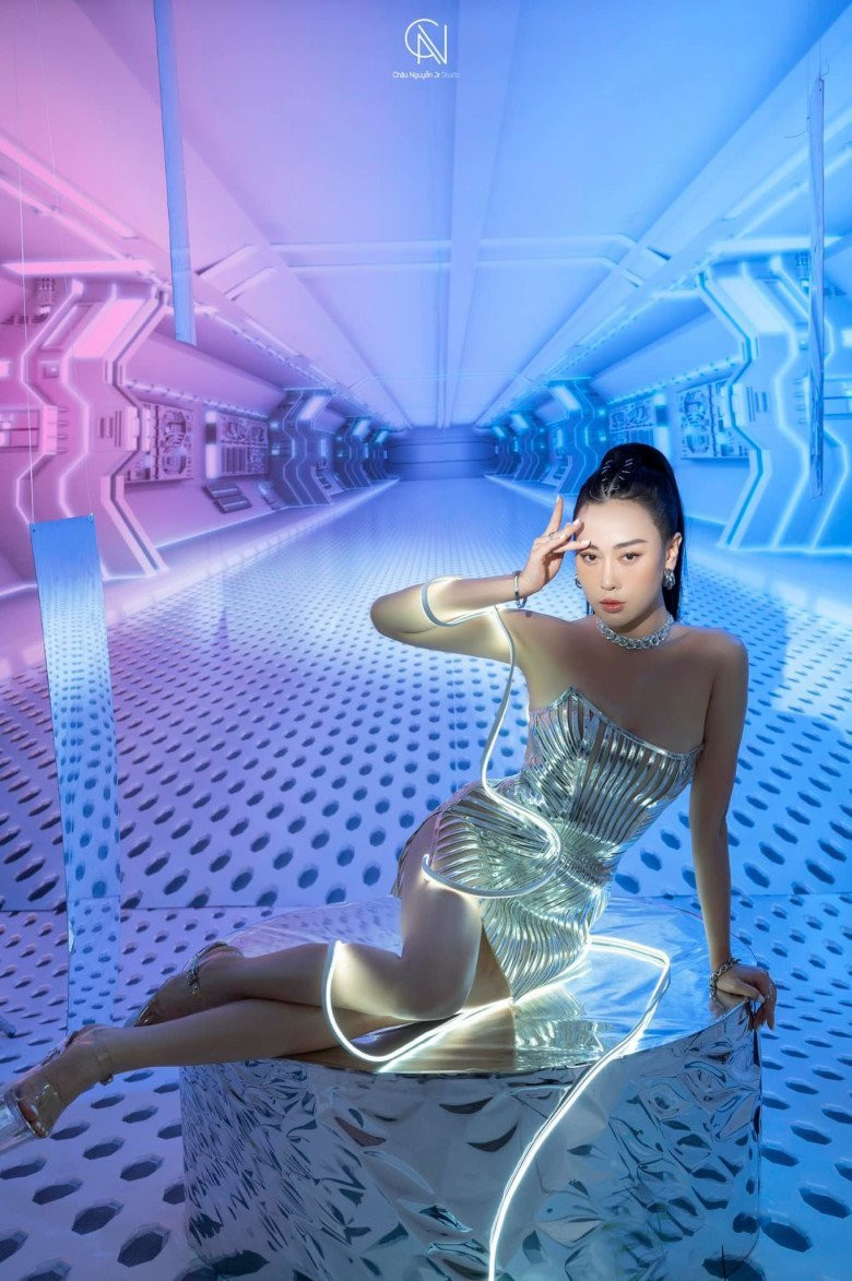 Phương Oanh đụng hàng với toàn hoa hậu mà chẳng lép vế - Hình 3 Phuong Oanh dung hang voi toan hoa hau ma chang lep ve-Hinh-3