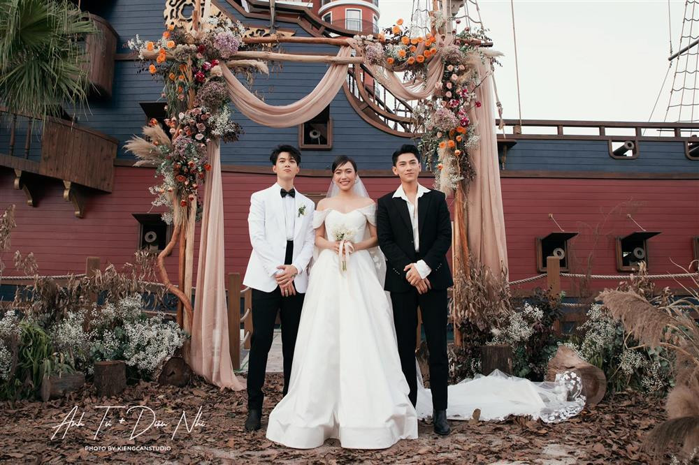 Dam cuoi Dieu Nhi co du mat dan crush