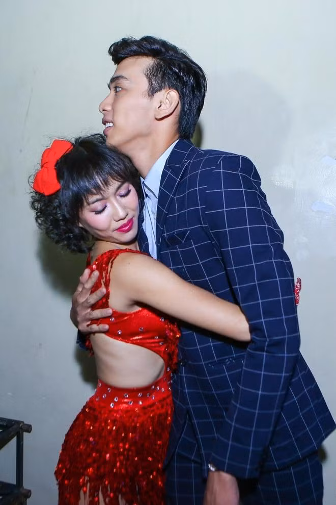 Dam cuoi Dieu Nhi co du mat dan crush-Hinh-6