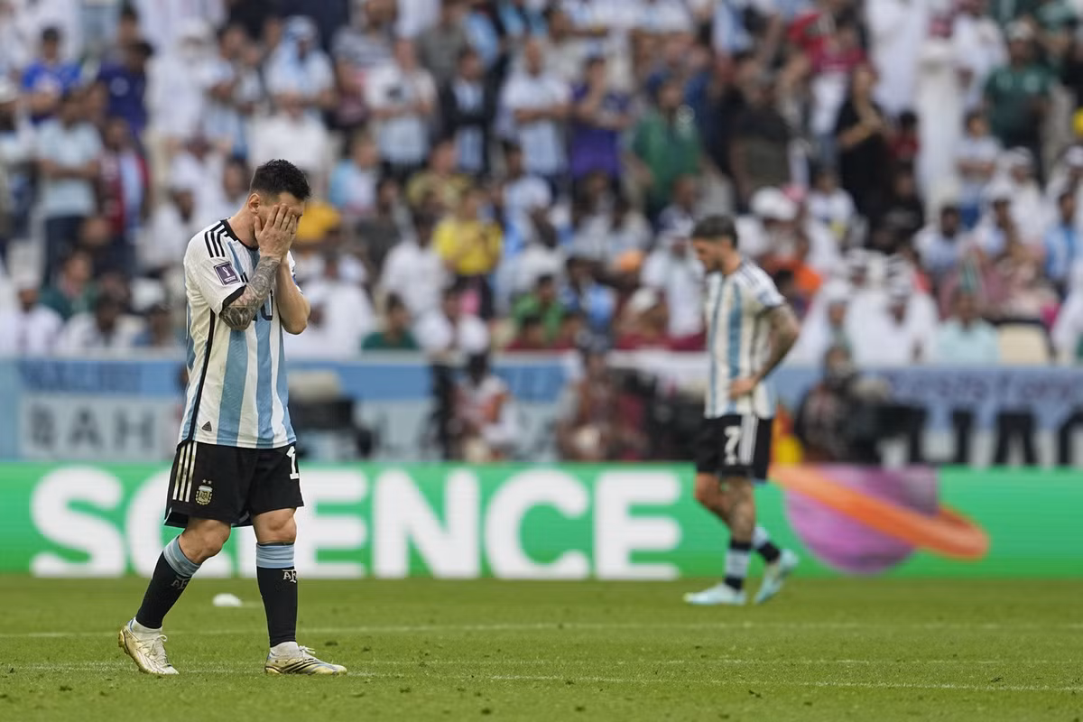 Nhan dinh Argentina vs Mexico: Messi nguy co ve nuoc som