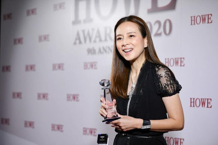 Bà là chủ tịch của câu lạc bộ Port FC - một câu lạc bộ giàu truyền thống ở xứ sở Chùa Vàng.