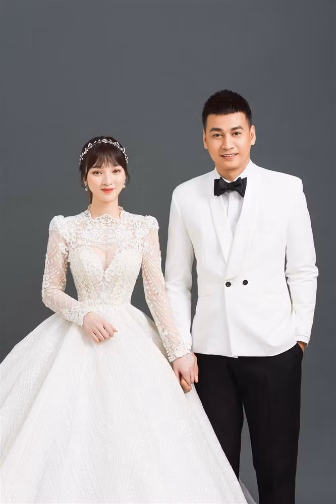 Ngoc Thuan cuoi vo kem 17 tuoi: 