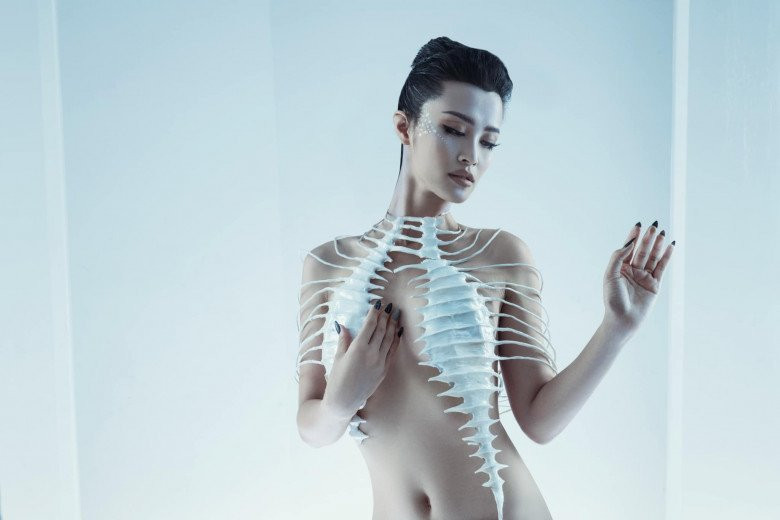 Dong Nhi xa vai me bim, len do cuc tao bao khoe duong cong-Hinh-2