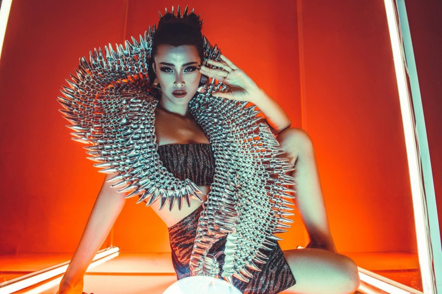 Dong Nhi xa vai me bim, len do cuc tao bao khoe duong cong-Hinh-3