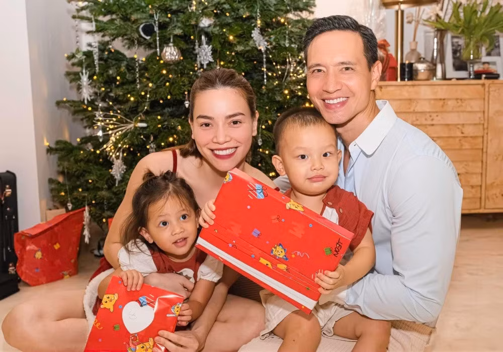 Bằng Kiều noel ấm áp cùng con trai út, Ngọc Huyền hạnh phúc bên chồng - Hình 4 Bang Kieu noel am ap cung con trai ut, Ngoc Huyen hanh phuc ben chong-Hinh-4