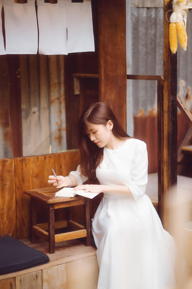 Co giao tre tai nang co 2 hoc sinh diem 10 mon Ngu van-Hinh-2