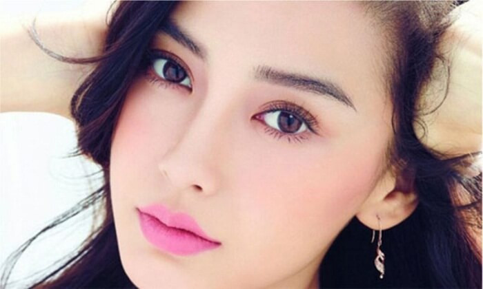 Cô nàng này luôn muốn sống trong mộng tưởng, vì vậy khi kết hôn không thể tìm thấy một người đàn ông tốt thực sự yêu thương mình. Lúc chưa cưới thì nghĩ cuộc sống hôn nhân màu hồng, cưới về rồi mới vỡ lẽ ra đời không như ta nghĩ. 