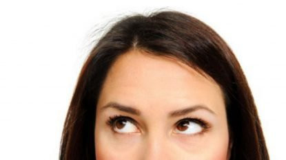  Mắt nhiều lòng trắng. Để thấu hiểu về bản thân và người khác, bạn nên chú ý đến đôi mắt. Quan sát đôi mắt có thể hiểu được phần lớn tính cách, đường tình cảm của một người.